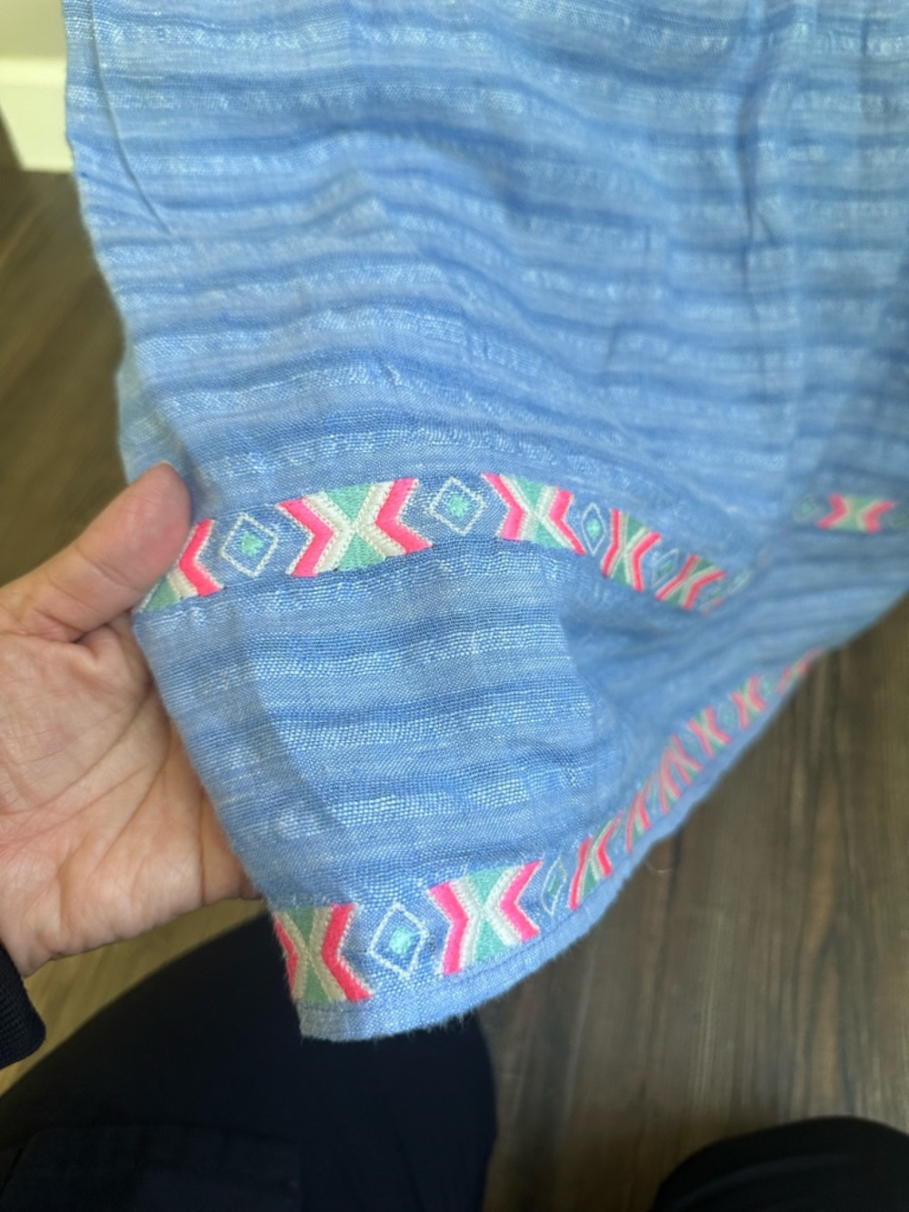 Vineyard Vines Blue 100% Linen with Aztec Print - Picture 5 of 10